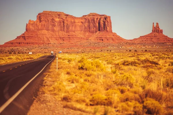 亚历桑那州沙漠公路穿过纪念碑谷 United States America — 图库照片