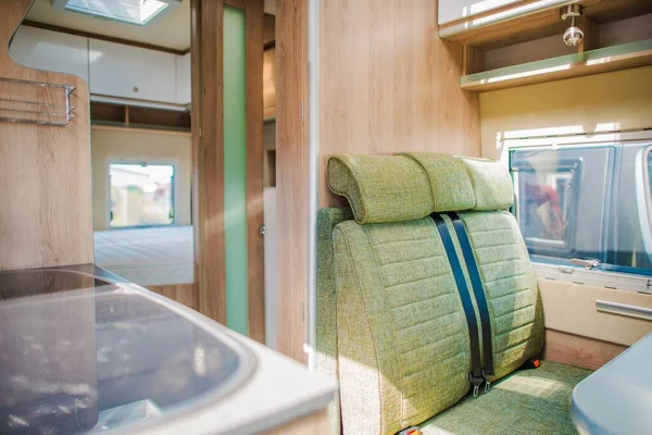 Het Moderne Kampeerbusje Elegant Camperinterieur Recreatievoertuig Reisindustrie — Stockfoto