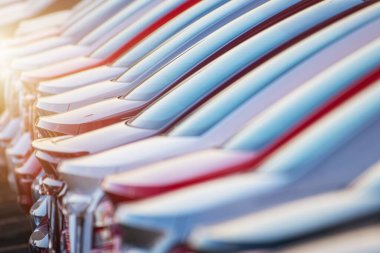 Otomotiv Konsepti. Yeni araba galerisi satışı. Krupiye Alanında Yepyeni Araçlar Hattı.