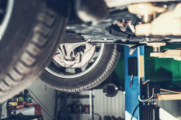 Car Suspension Repairing Lift Certified Vehicle Service Concept Automotive Theme — Stock Photo, Image