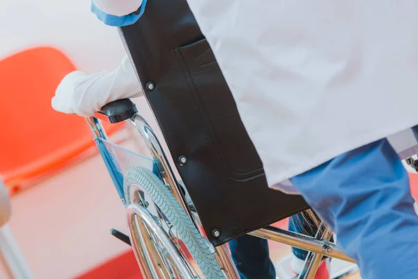 Bauarbeiter Auf Kommerzieller Baustelle Mit Schwerlastmaschinen — Stockfoto