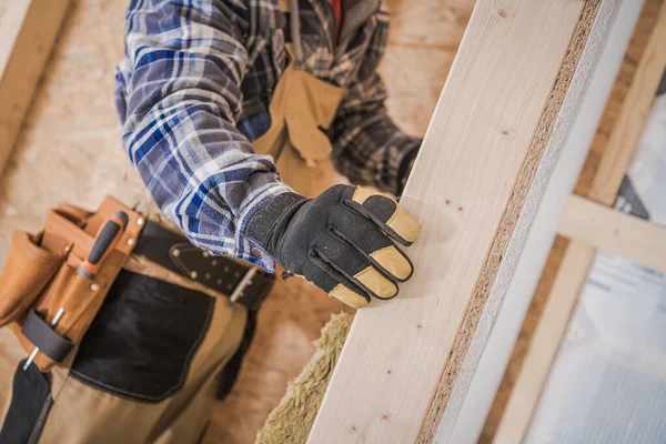 Construction Contractor Insulates Newly Built Walls House — Stock Photo, Image