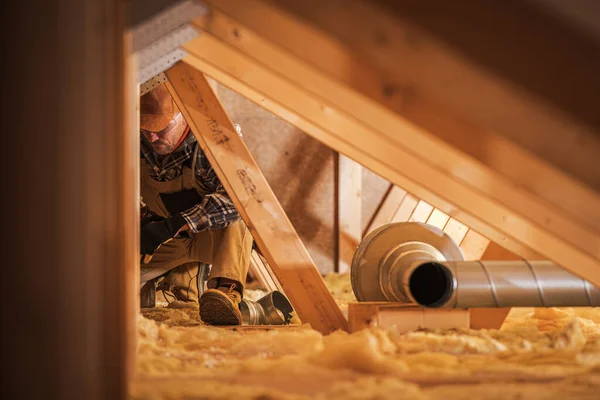 Air Ventilation Installer Working Attic Air Quality Heating Cooling System — Stock Photo, Image