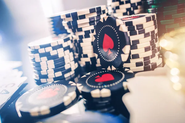Las Vegas Jogar Mesa Pilha Casino Poker Chips Fechar Foto — Fotografia de Stock