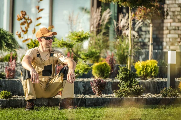 Mid 30S Male Gardener Sitting Relaxing Stone Edging Residential Backard — Stock Photo, Image