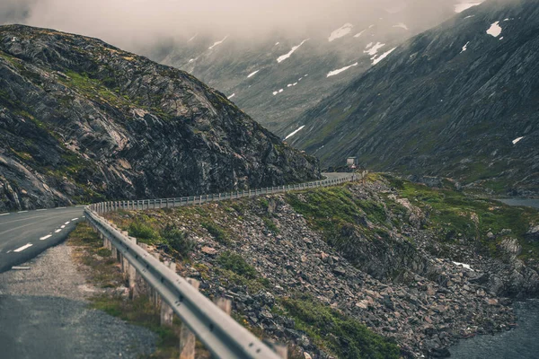 Scenic Curved Valley Road Norvégiában Hegység — Stock Fotó