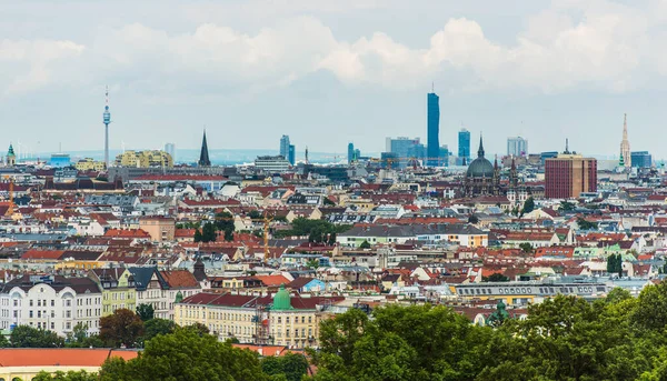 Stadsbild Röda Hustak Wien — Stockfoto