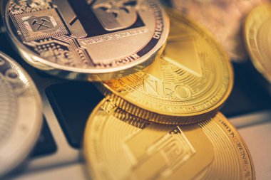 Gümüş ve Altın Kripto Bozukluklarının Kapanışı Bilgisayar klavyesine Yayıldı.