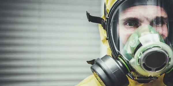 Close Caucasian Man Standing Observing Wearing Hazmat Suit Gas Mask — Stock Photo, Image