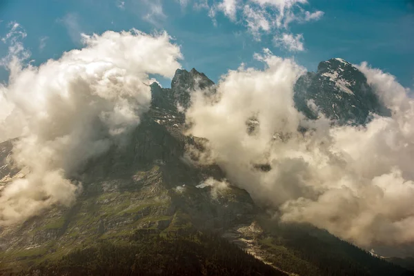 Dramatisch Uitzicht Sneeuw Wolken Jungfrau Piek Zwitserse Rocky Mountain Range — Stockfoto