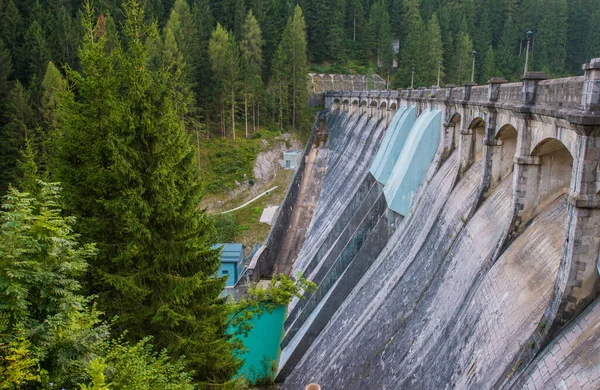 Blick Auf Den Italienischen Auronzo Cadore Enormer Staudamm Mit Türkisfarbenem — Stockfoto