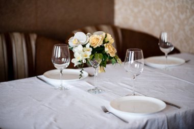 Güzel masa dekor çiçek üzerinden.