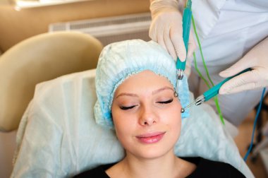 Kozmetik. Donanım tedavi Mikroelektrik tarafından.