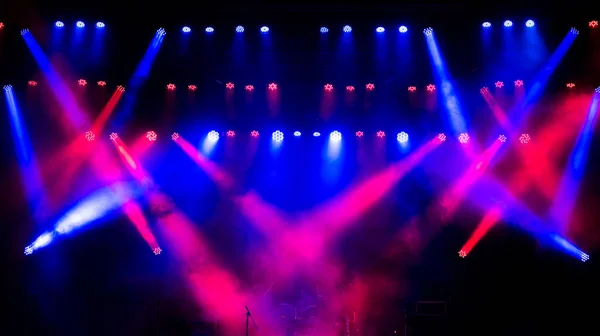 Ελεύθερη σκηνή με πολύχρωμα φώτα — Φωτογραφία Αρχείου