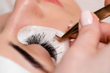 Kirpik uzatma içinde Güzellik Salonu. Eğitim ve işaretleme.