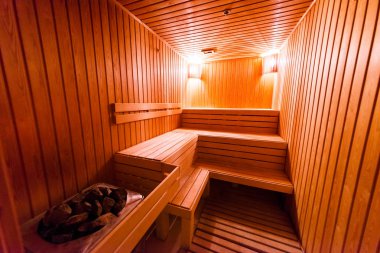 Saunanın içi - Sıcak bir saunada rahatla