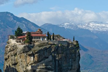 Yunanistan 'ın Meteora kentindeki Ortodoks Varlaam Manastırı' nın panoramik manzarası