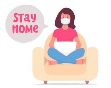 Tıbbi maskeli dizüstü bilgisayarı olan kız. Serbest çalışmak ya da konsept çalışmak. Defterde, çalışmak, internette gezinmek, sohbet etmek, blog yazmak. Çevrimiçi eğitim ya da serbest eğitim kavramı. Evde kal. Sosyal uzaklık.
