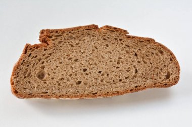 Kepekli ülke ekmeği bir dilim yüksek açı görünümü