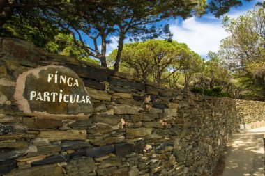 Costa Brava İspanya üzerinde özel mülkiyet işareti