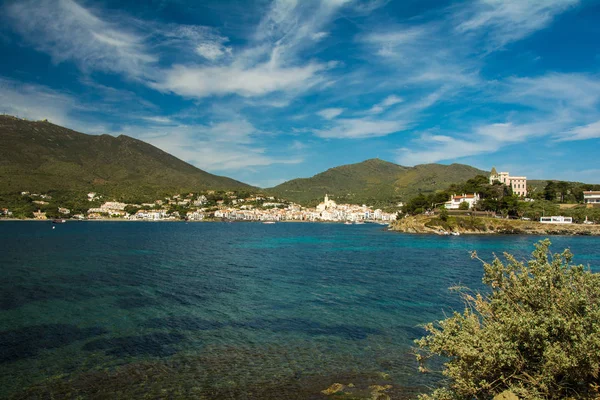 Landscape of Cadaques bay and village on the Costa Brava — Stock Photo, Image
