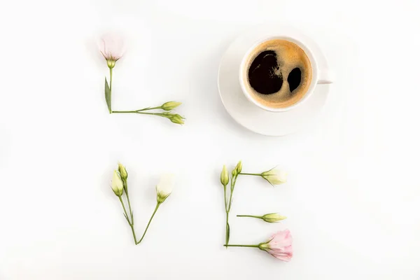 Cup of coffee and flowers — Stock Photo, Image