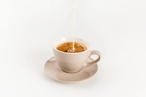 Pouring milk into coffee — Stock Photo, Image