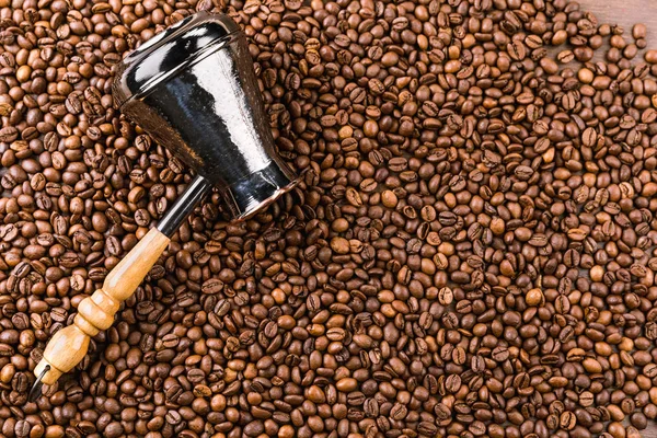 Coffee beans and turk — Free Stock Photo