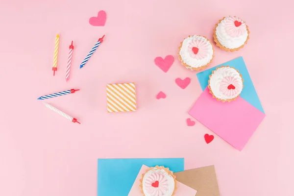 Cupcakes and colorful candles — Stock Photo, Image