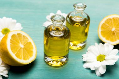 Uçucu yağ limon ve chamomiles