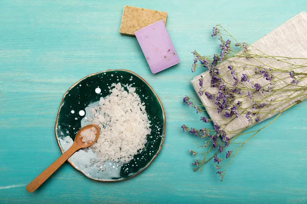 Sabão caseiro com lavanda seca — Fotografia de Stock