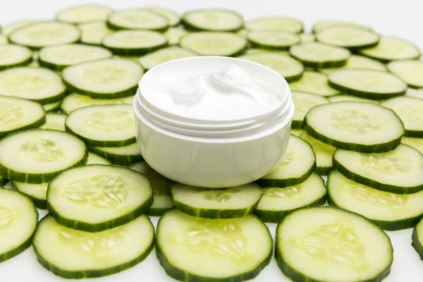 Cucumber face cream — Zdjęcie stockowe