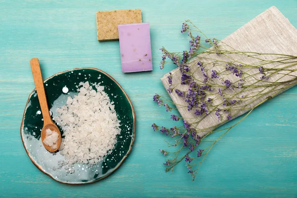 Hausgemachte Seife mit getrocknetem Lavendel Stockbild