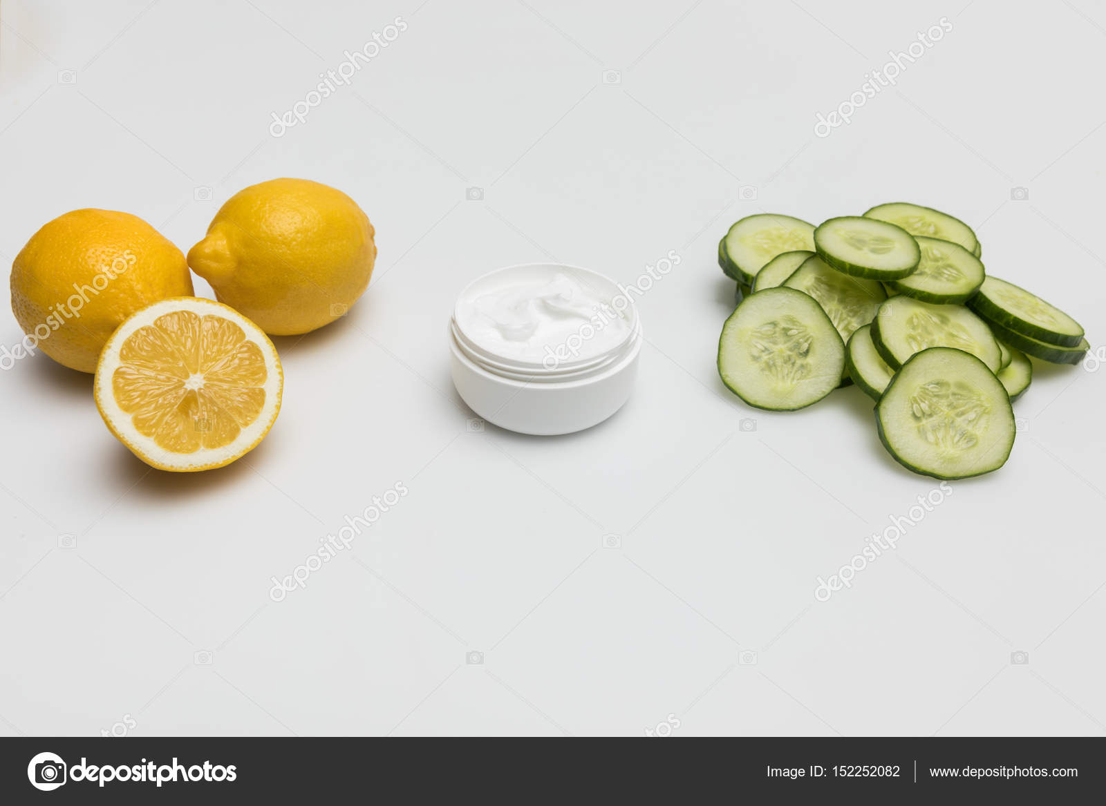 Cucumber face cream — Stock Photo © VikaKhalabuzar 152252082