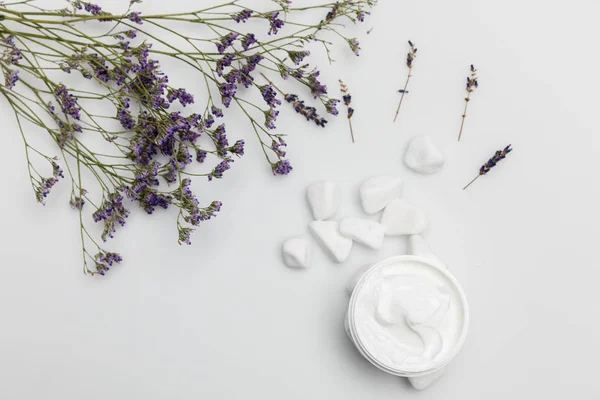 Cream and dried lavender — Stock Photo, Image