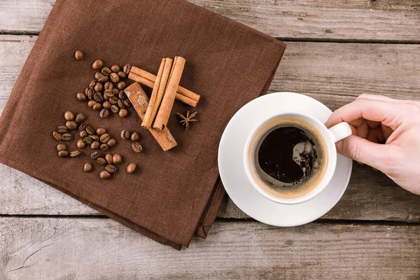 Hand holding coffee mug steam — Stock Photo