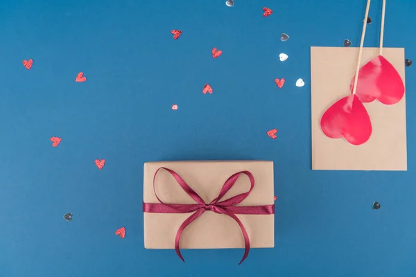 Gift box and confetti — Stock Photo