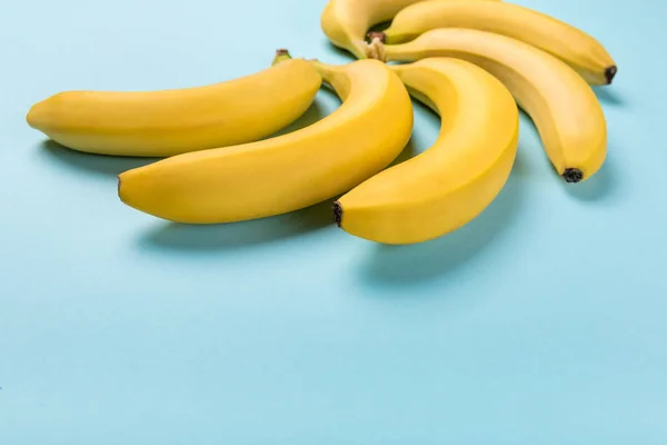 Bando amarelo fresco de bananas — Fotografia de Stock