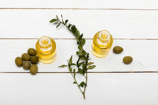 Olive e olio essenziale — Foto stock