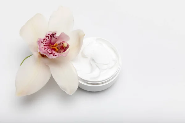 Organic cream with orchid — Stock Photo