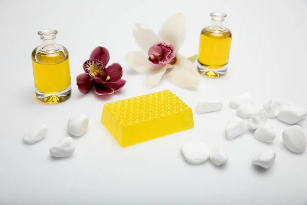 Honey soap with orchids and oil — Stock Photo