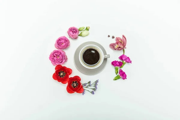 Beautiful flowers and cup of coffee — Stock Photo