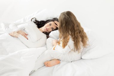 Kızı ve annesi rahatlatıcı 