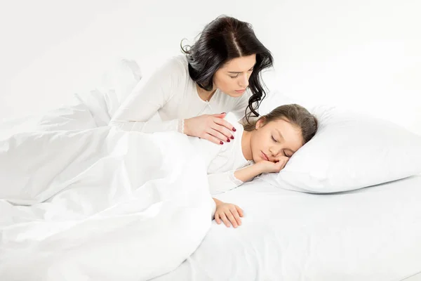 Daughter and mother relaxing — Stock Photo, Image