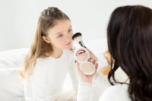 Mother and daughter with cosmetic mirror — Stock Photo, Image