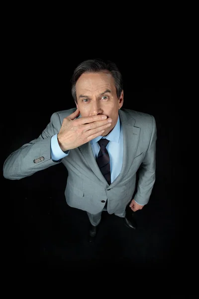 Uomo d'affari che copre bocca — Foto stock