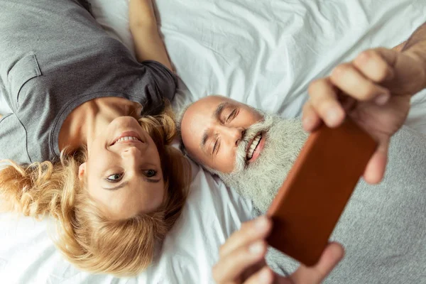 Middle aged couple taking selfie — Stock Photo, Image