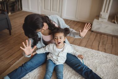 Mutlu anne ve kız 