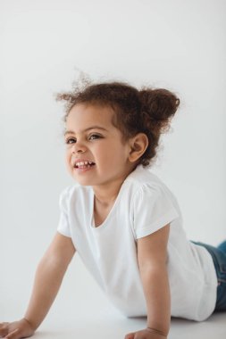 gülümseyen sevimli küçük çocuk kız