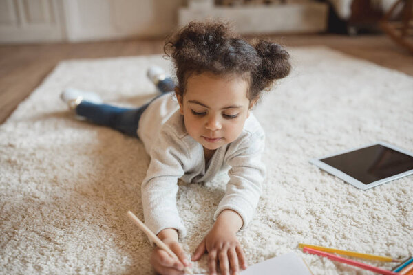 Маленькая африканская американская девочка
